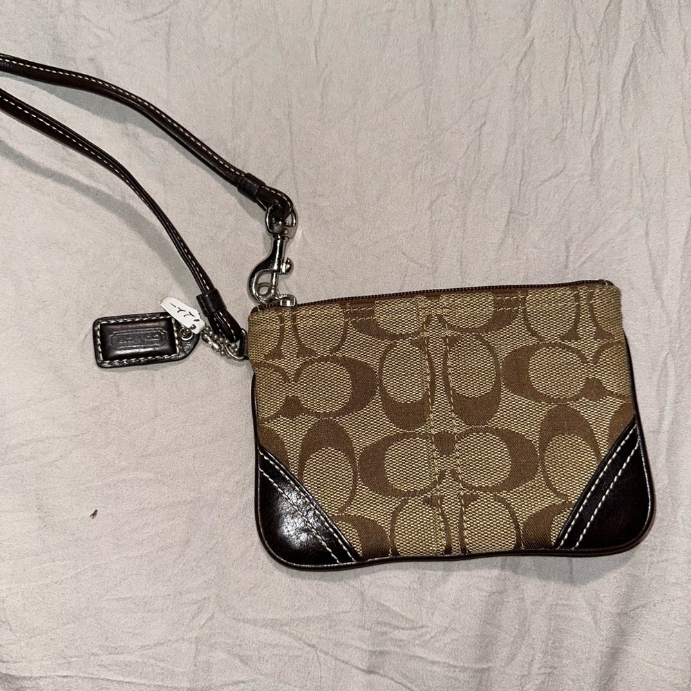 Women’s wristlet